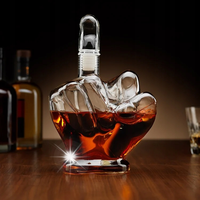 KARAFKA DO WHISKY ŚRODKOWY PALEC KARAFKA NA WINO PREZENT DLA CHŁOPAKA