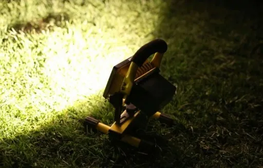 HALOGEN REFLEKTOR 10W BEZPRZEWODOWY AKUMULATOROWY BATERIA NAŚWIETLACZ IP65 zdjęcie 14