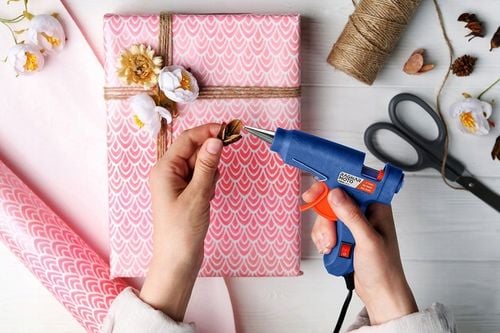 PISTOLET DO KLEJU NA GORĄCO DO KLEJENIA KLEJARKA 7mm +62 WKŁADY KLEJU na Arena.pl