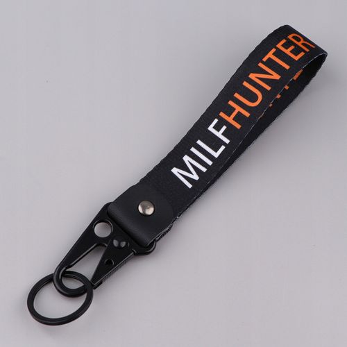 Breloczek Tasiemka Milf Hunter Łowca Mamusiek Jebaka Brelok Gadżet Symbol na Arena.pl