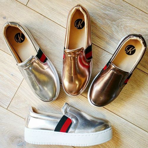 Slipony na platformie r.40 na Arena.pl