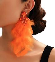 Złote długie eleganckie kolczyki z piórami damskie SZTYFTY boho eleganckie