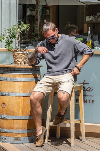 Szara Lekka Koszula na lato z przyjemnego muślinu i guzikami kokosowymi na Arena.pl