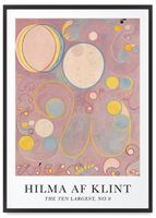 Plakat hilma ten largest różowe pink 50x70 cm w czarnej ramie