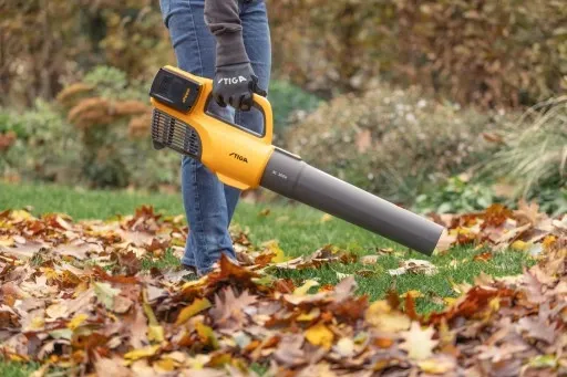 STIGA BL 300E DMUCHAWA AKUMULATOROWA ZESTAW 2X 4 AH 500 W 43 M/S 3 KG zdjęcie 16