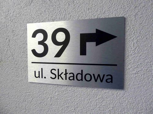 Tabliczka ADRESOWA ALUMINIOWA ZE STRZAŁKĄ Numer na Arena.pl