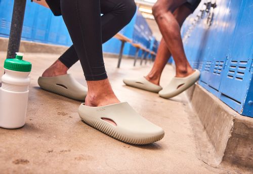 Damskie Lekkie Klapki Chodaki Crocs Mellow 208493 Clog 38-39 na Arena.pl