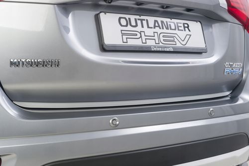 Mitsubishi OUTLANDER IV 4 - LISTWA CHROM na KLAPE na Arena.pl