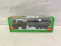 SIKU FARMER Traktor Class Xerion z cystern 1827