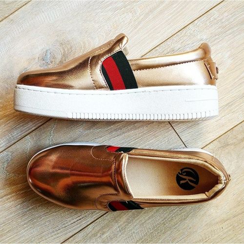 Slipony na platformie r.41 na Arena.pl