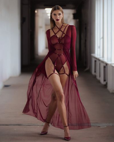 batty burgundy body harness promees na Arena.pl