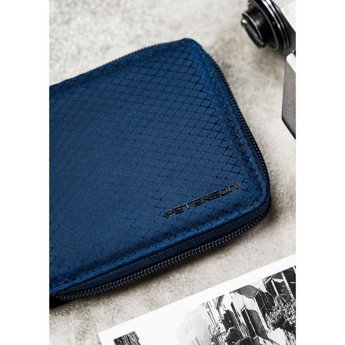 granatowy portfel męski z modnym, geometrycznym wzorem, zamykany suwakiem na Arena.pl