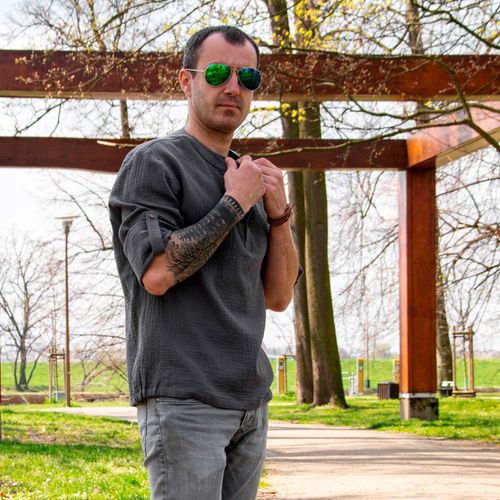 Szara Lekka Koszula na lato z przyjemnego muślinu i guzikami kokosowymi na Arena.pl