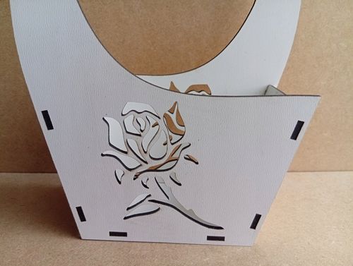 Koszyczek z różą na Arena.pl