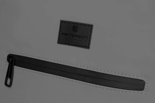 sportowy, szary plecak roll-top z usztywnianym spodem i uchwytem na Arena.pl