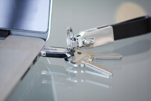 Pendrive SanDisk Ultra Flair 128 GB USB 3.0 srebrny na Arena.pl