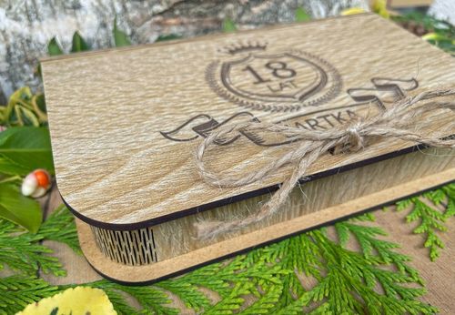 PUDEŁKO NA PIENIĄDZE PREZENT NA ROCZNICĘ URODZINY 18-40-100 LAT HD-KOLORY na Arena.pl