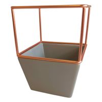 Kwadratowa doniczka/osłonka w ozdobnym stelażu