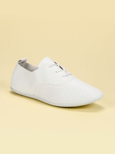 BIAŁE WIĄZANE TRAMPKI Rozmiar - 40 na Arena.pl