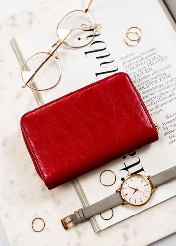 kompaktowy portfel damski ze skóry naturalnej w odcieniu krwistej na Arena.pl