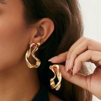 kolczyki wiszące, efektowne zawijasy złote k1719