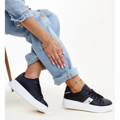Czarne sneakersy r.40 na Arena.pl