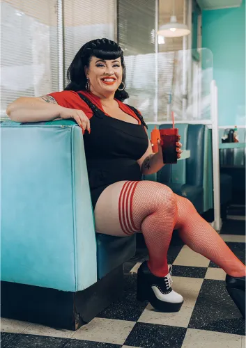 kix'ies sandra pończochy siateczkowe czerwone, model z antypoślizgowym na Arena.pl