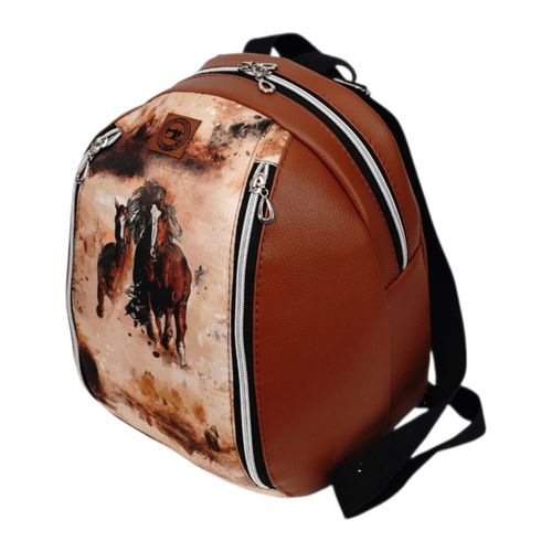 Mały Plecak Brązowy z Motywem Koni – Konie w Galopie – Handmade na Arena.pl