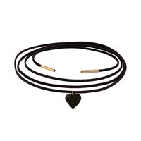 czarny choker z czarnym, pękatym serduszkiem, wiązany z przodu