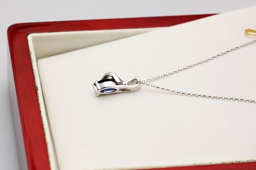 wisiorek z białego złota z szafirem i diamentami na Arena.pl