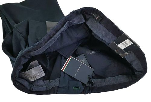 Męskie spodnie Tommy Hilfiger Denton Chino MW0MW31039 granatowe - W40/L32 na Arena.pl