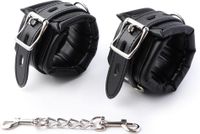 fetish fever - cuffs with chain - black