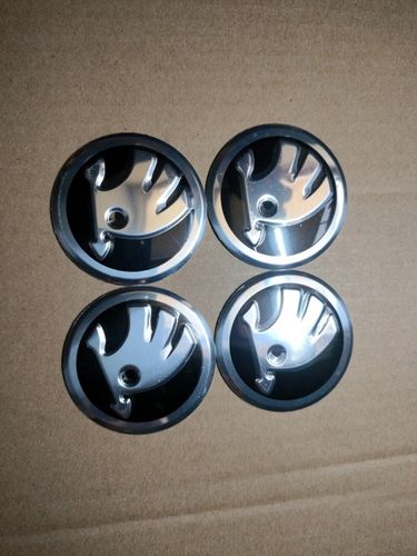 Naklejki emblemat na kołpaki dekielki koła skoda 56 mm aluminium 4 szt NOWE na Arena.pl
