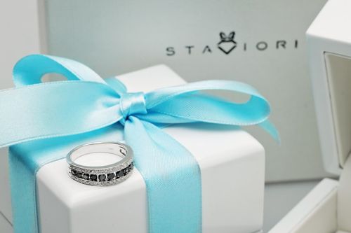 Złoty pierścionek PBD3813 - Diament na Arena.pl