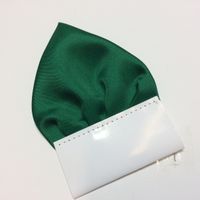 Zielona butelkowa jasna poszetka trójkątna "Wypustka"