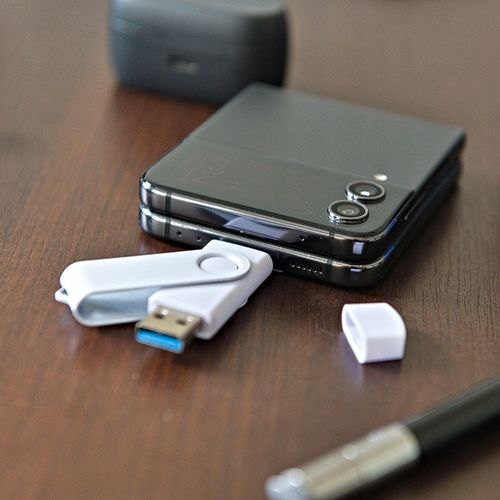 Pendrive prezent 64 GB 3.0 USB-C TYP C BIAŁY BEZ GRAWERA na Arena.pl