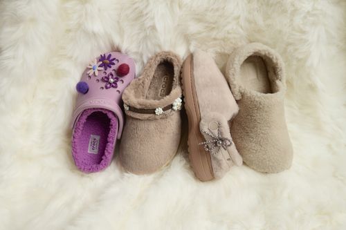 Crocs Damskie Ciepłe Kapcie Domowe Classic Unfurgettable 211116 Clog 38-39 na Arena.pl