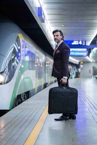 Solidna TORBA męska podróżna POKROWIEC na garnitur Hugh Butler Alfred na Arena.pl