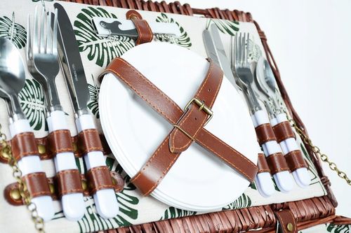 WIKLINOWY KOSZ PIKNIKOWY ZESTAW DLA 4 OSÓB ZASTAWA Z TALERZAMI KIELISZKAMI na Arena.pl