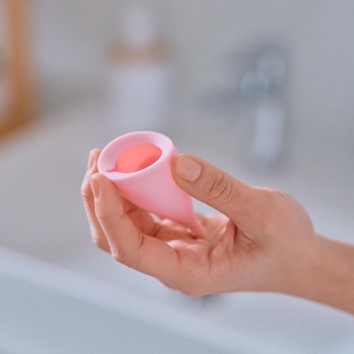 kubeczek menstruacyjny lily cup a intimina na Arena.pl