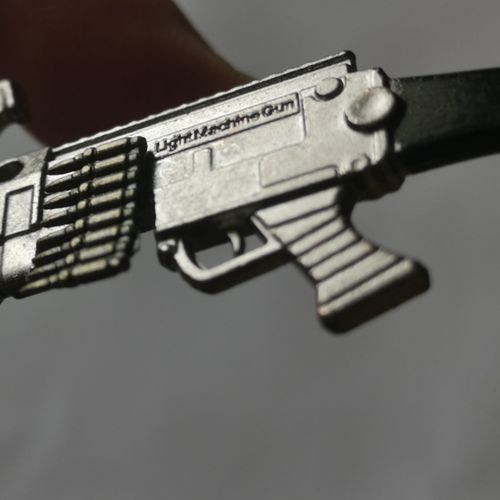 Breloczek Metalowy KARABIN Maszynowy SAW Wojsko Maszynówka Squid Game Guner na Arena.pl