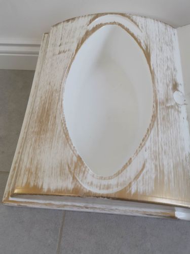 KSIĘGA na grób Podkład do stroików sztucznych Biała ze złotym z doniczką na Arena.pl