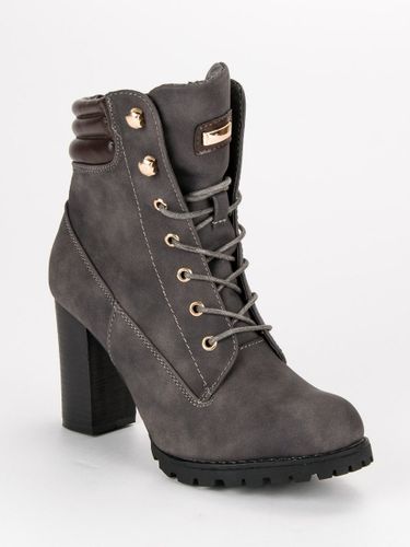 WIĄZANE BOTKI NA OBCASIE na Arena.pl