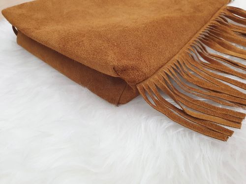 VERA PELLE torebka zamszowa listonoszka boho z frędzlami V406 brązowa na Arena.pl