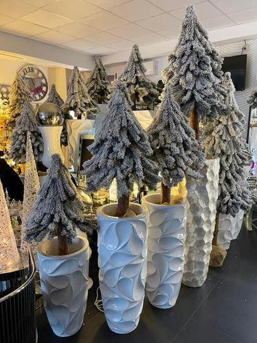 Choinka na pniu ze śniegiem - świerk górski ośnieżony Premium 156 cm na Arena.pl