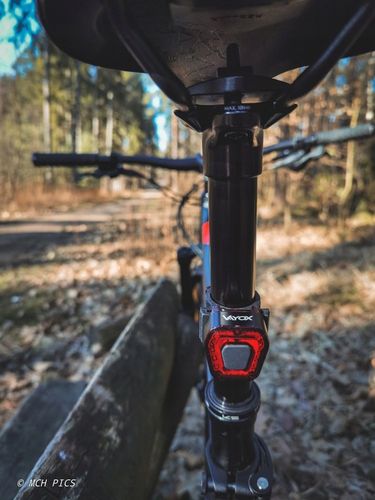 LAMPKA ROWEROWA TYLNA LED NA ROWER ŚWIATŁO CZERWONE MOCNE TYŁ AKU USB VAYOX na Arena.pl