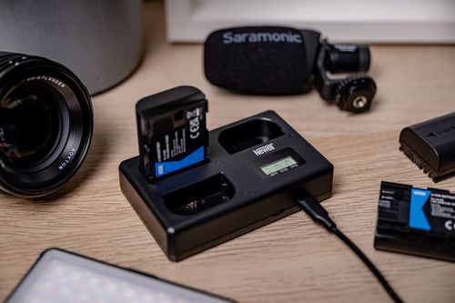 Ładowarka trójkanałowa Newell TT-USB-C do akumulatorów LP-E6 do Canon na Arena.pl