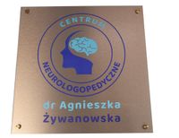 tabliczka metalowa firmowa z dystansami nadruk uv złoty dibond 40x40cm