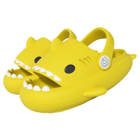 Klapki dziecięce rekinki piankowe antypoślizgowe basenowe żółte 26/27