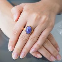 Pierścionek regulowany z Czaroitem w srebrze złoconym 14 (Średnica wewnętrzna 17 mm) +/- 2 rozmiary regulacji